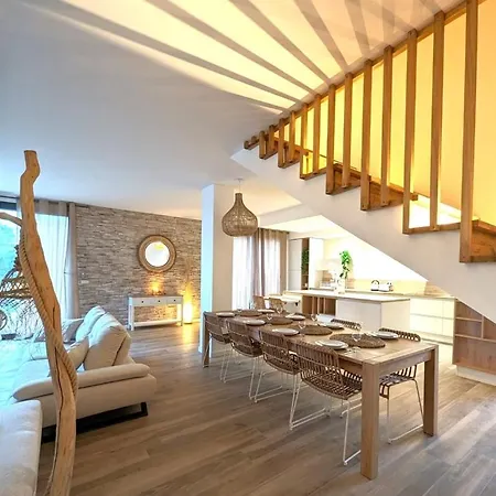 Moderne Pour 8 Personnes - Vue Sur ! فيلة