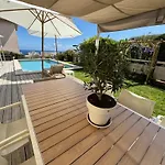 Moderne Pour 8 Personnes - Vue Sur ! Villa Nice