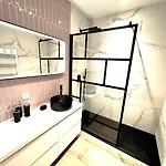 Moderne Pour 8 Personnes - Vue Sur ! Villa Nice