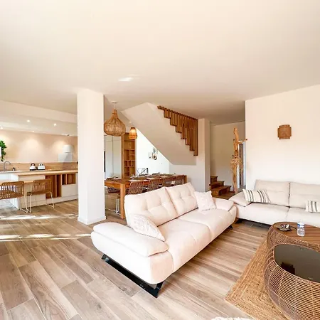 Moderne Pour 8 Personnes - Vue Sur ! *