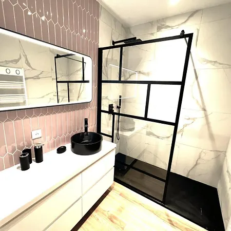 Moderne Pour 8 Personnes - Vue Sur ! Villa Nice