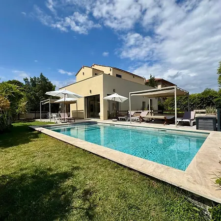 Moderne Pour 8 Personnes - Vue Sur ! Villa Nice