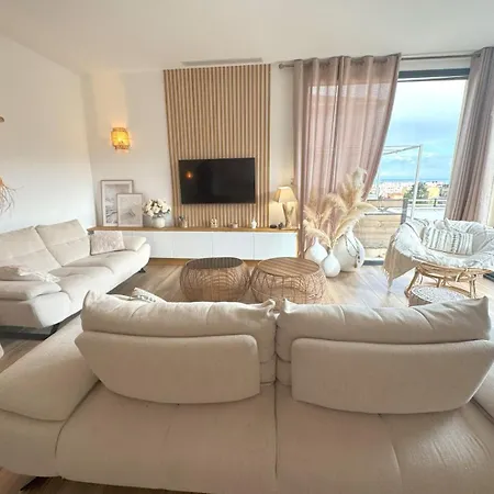Moderne Pour 8 Personnes - Vue Sur ! Niza
