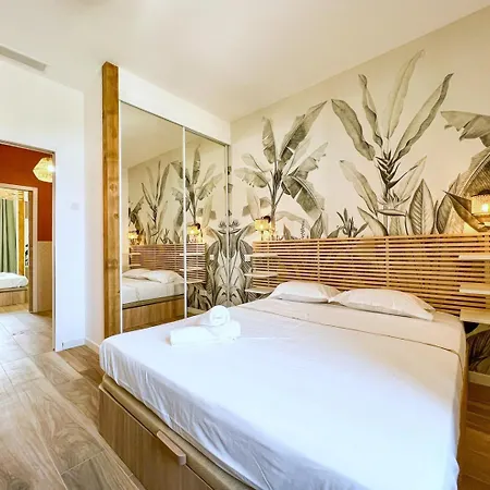 Moderne Pour 8 Personnes - Vue Sur ! Villa Nice